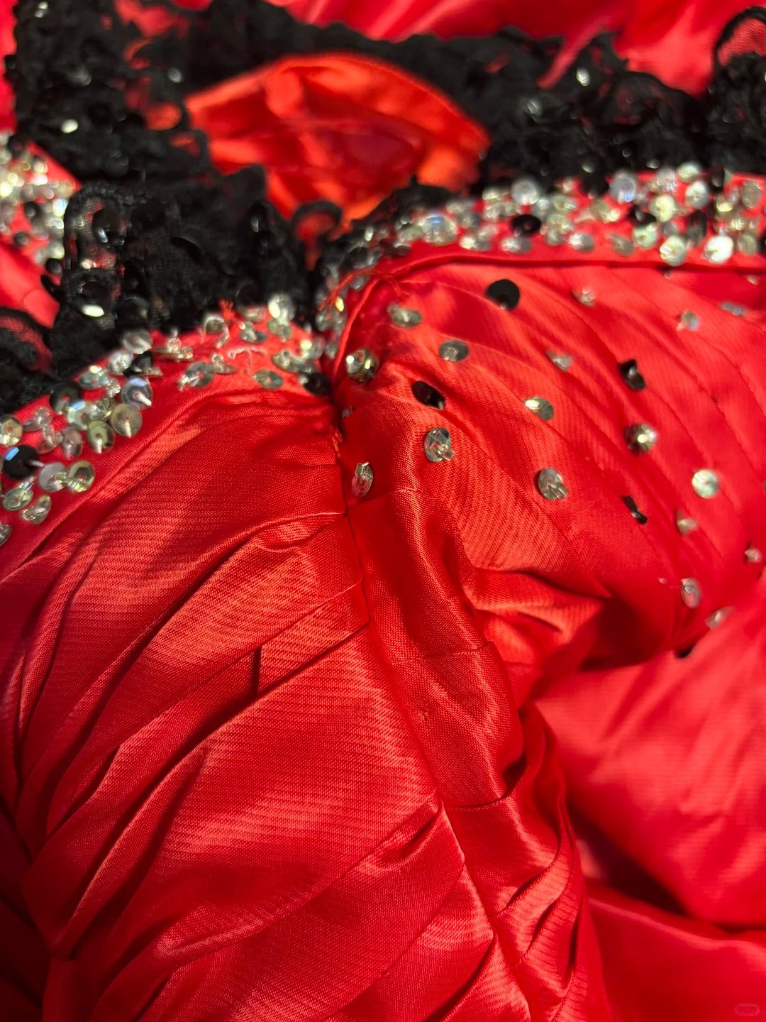 Gorgeous Tomato Red Thick Satin Black Lace Irregular Skirt Wedding Dress P3037