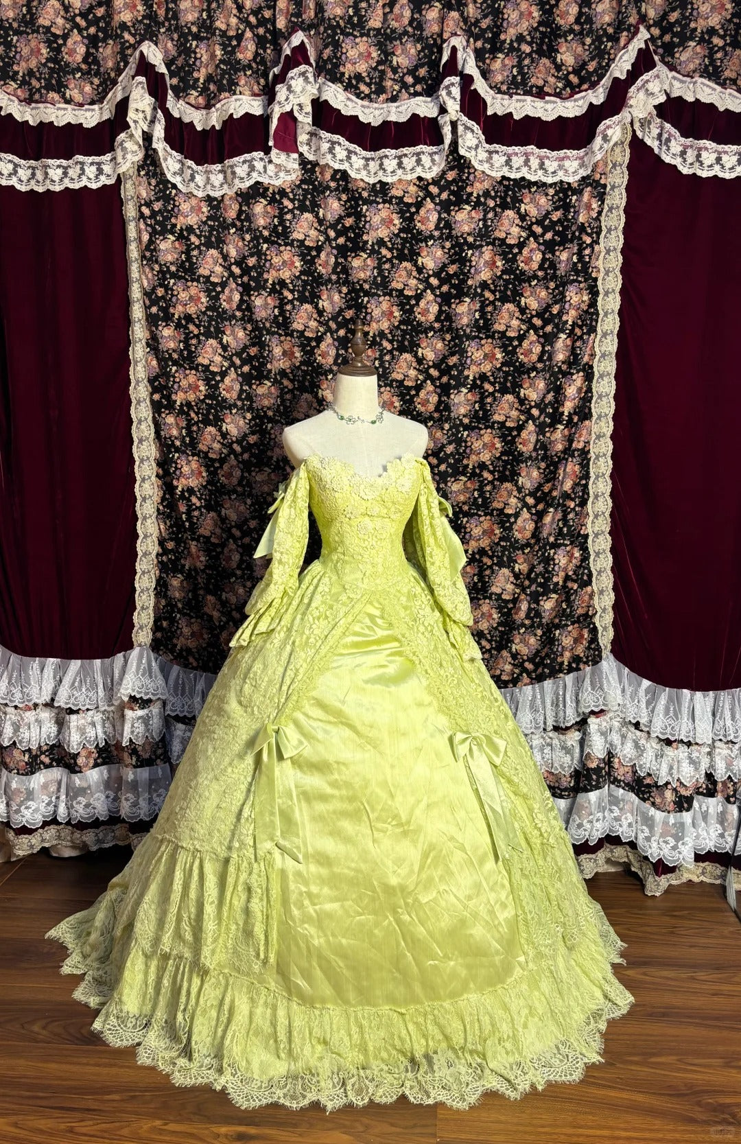 Grass Green Lace Flower Opening Ceremony Skirt Satin Floor-Length Wedding Dress P3044