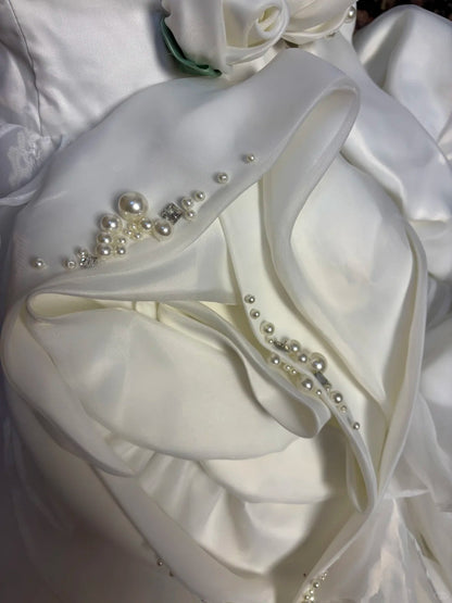 Elegant 3D Flower Off-shoulder Wavy Skirt Wedding Dress P3047