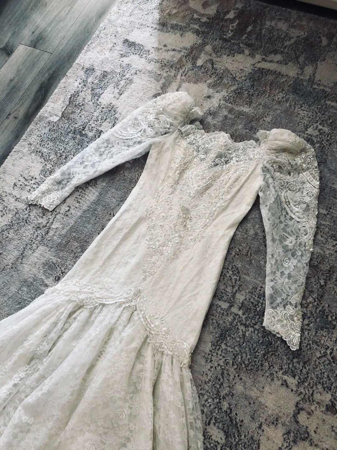 Vintage White Lace Beaded Long Sleeves Small Fishtail Wedding Dress P3056