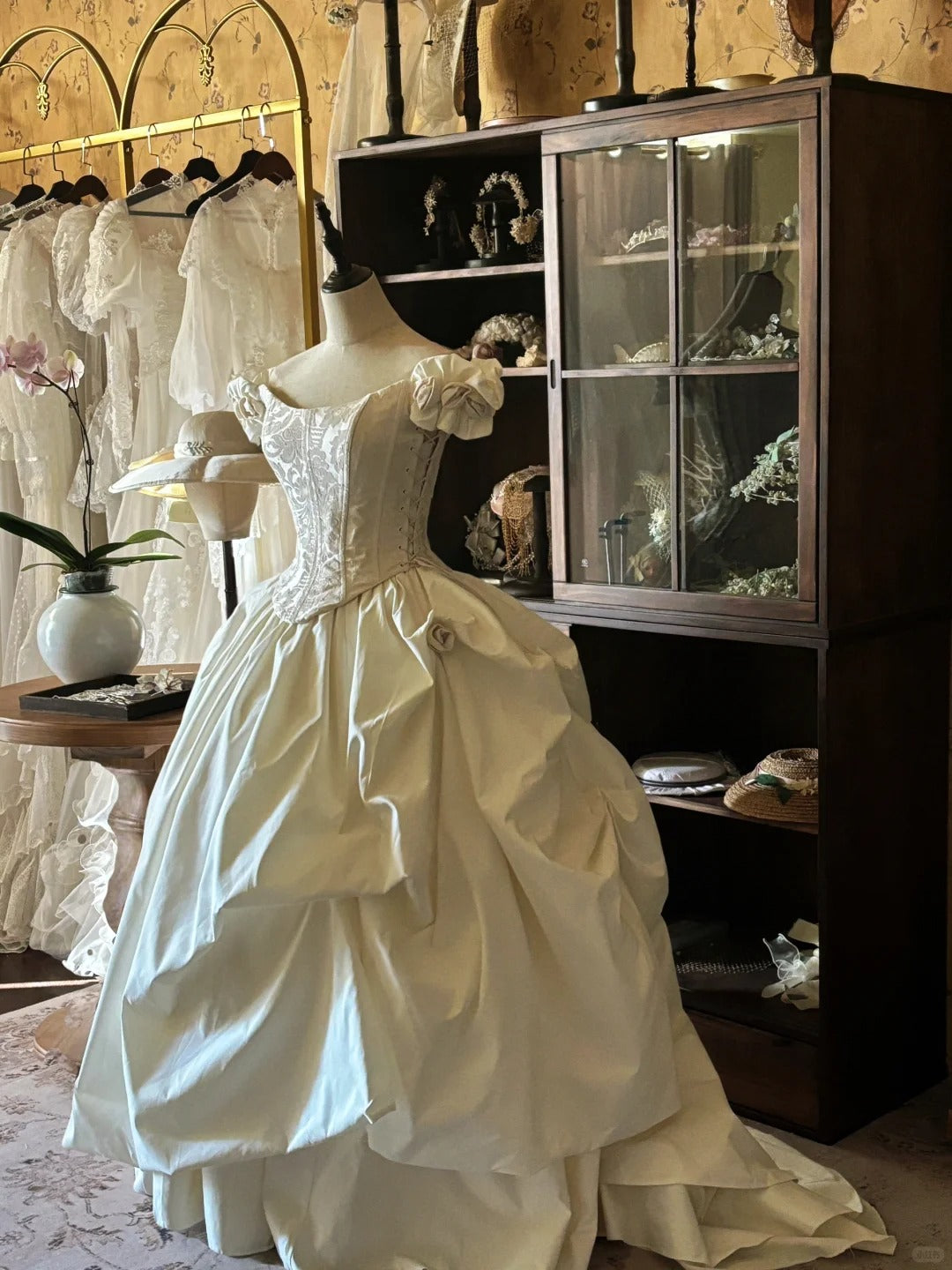 Elegant white one-shoulder 3D floral corset fluffy floor-length wedding dress P3059