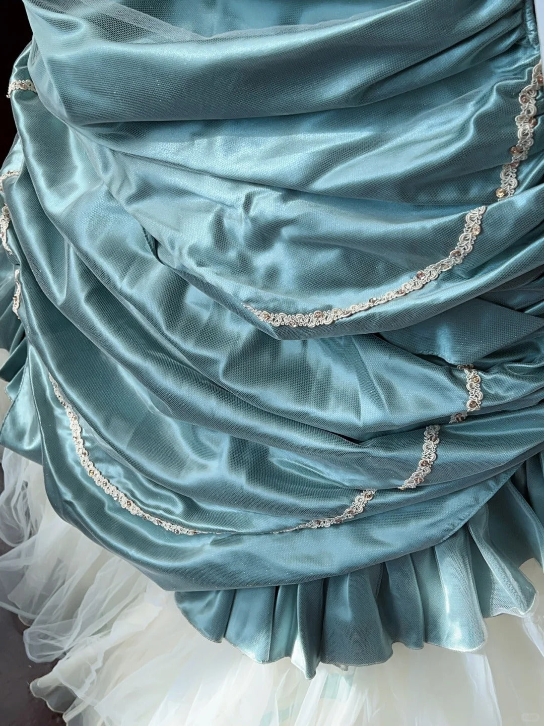 Elegant blue sweetheart neckline white cake skirt tulle floor-length wedding dress P3065