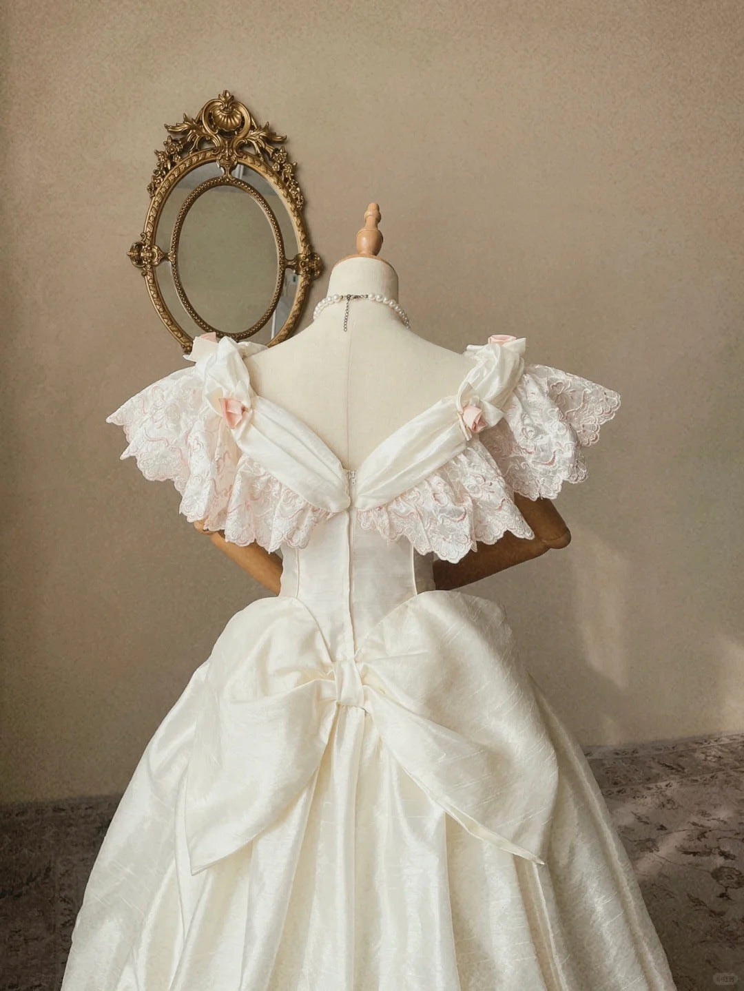 Vintage Elegant White Satin Pink Lace Princess Skirt Wedding Dress P3070