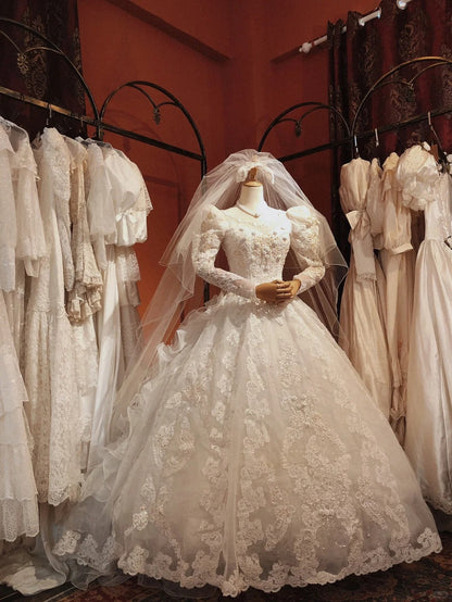 Vintage leg of mutton sleeve rose flower hand-embroidered lace heavy beaded floor-length wedding dress P3078