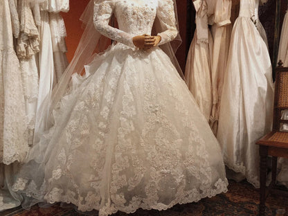 Vintage leg of mutton sleeve rose flower hand-embroidered lace heavy beaded floor-length wedding dress P3078