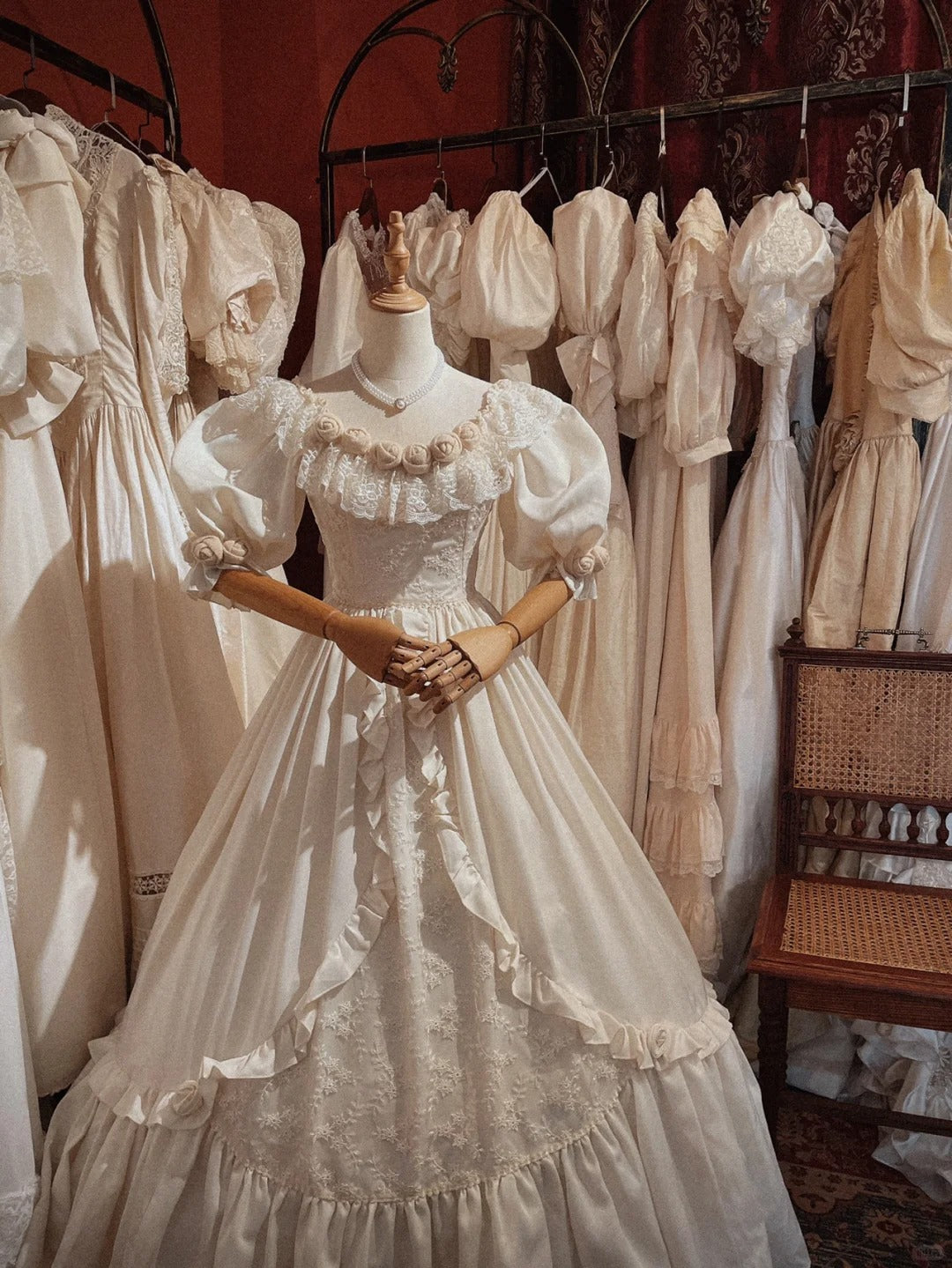 Retro Round Neck Furry 3D Flower Puff Sleeve A-Line Princess Wedding Dress P3081