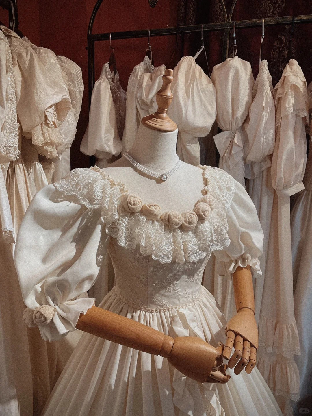 Retro Round Neck Furry 3D Flower Puff Sleeve A-Line Princess Wedding Dress P3081