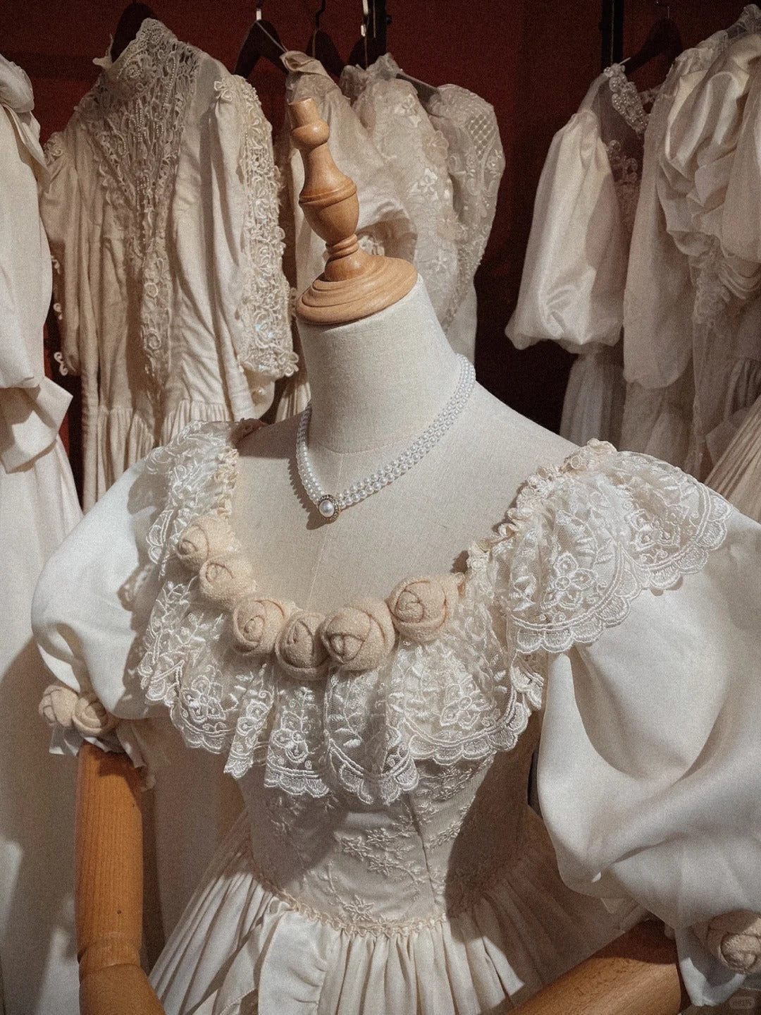 Retro Round Neck Furry 3D Flower Puff Sleeve A-Line Princess Wedding Dress P3081