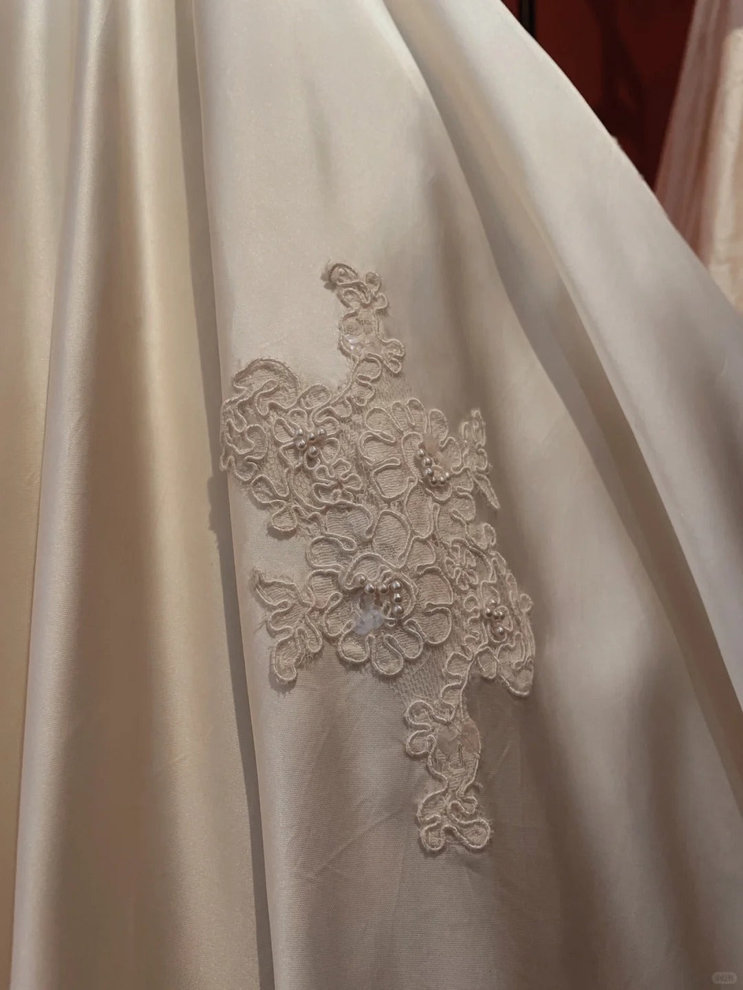 Simple One Shoulder Butterfly Sleeve Satin Lace Hem Wedding Dress P3082