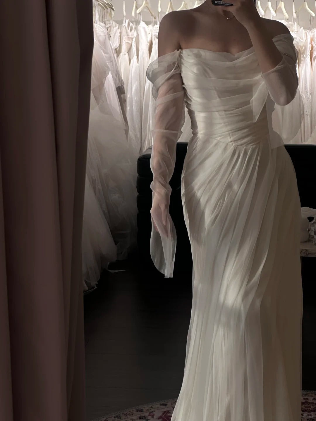 Flowy Off-the-shoulder Long-sleeved Twill Tulle Mermaid Train Lightweight Wedding Dress P3091