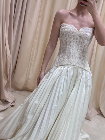 Delicate lace sweetheart neckline herringbone corset with pleated train wedding dress P3094