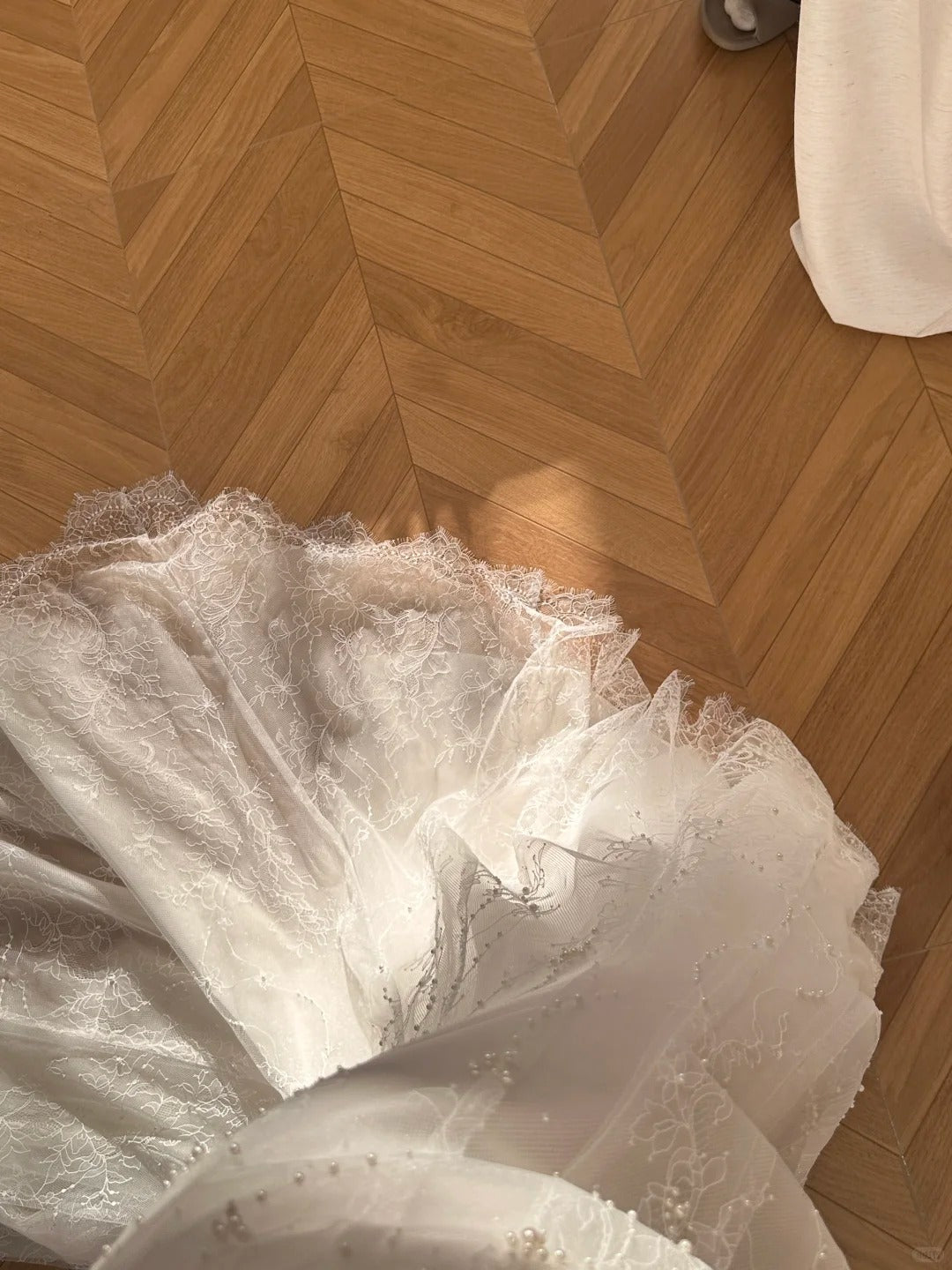 Elegant White Mermaid Wedding Dress with Wavy Beaded Lace and Train P3098