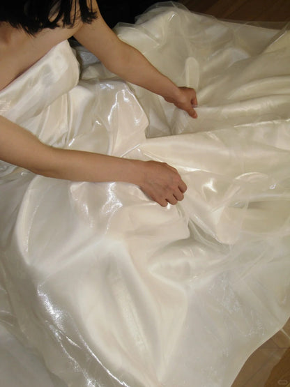 Shiny satin strapless wedding dress with elegant train P3102