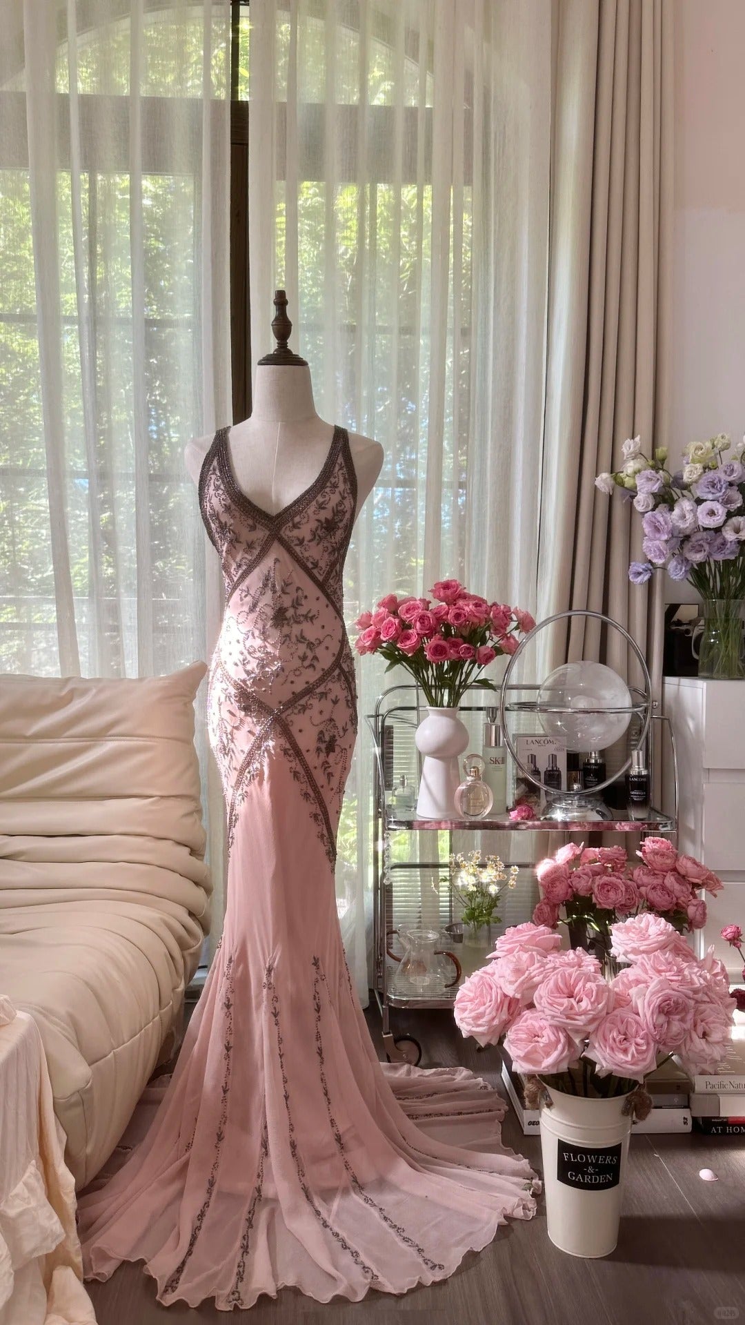 Retro Pink Halterneck V-neck Open Back Beaded Chiffon Long Prom Dress P3356