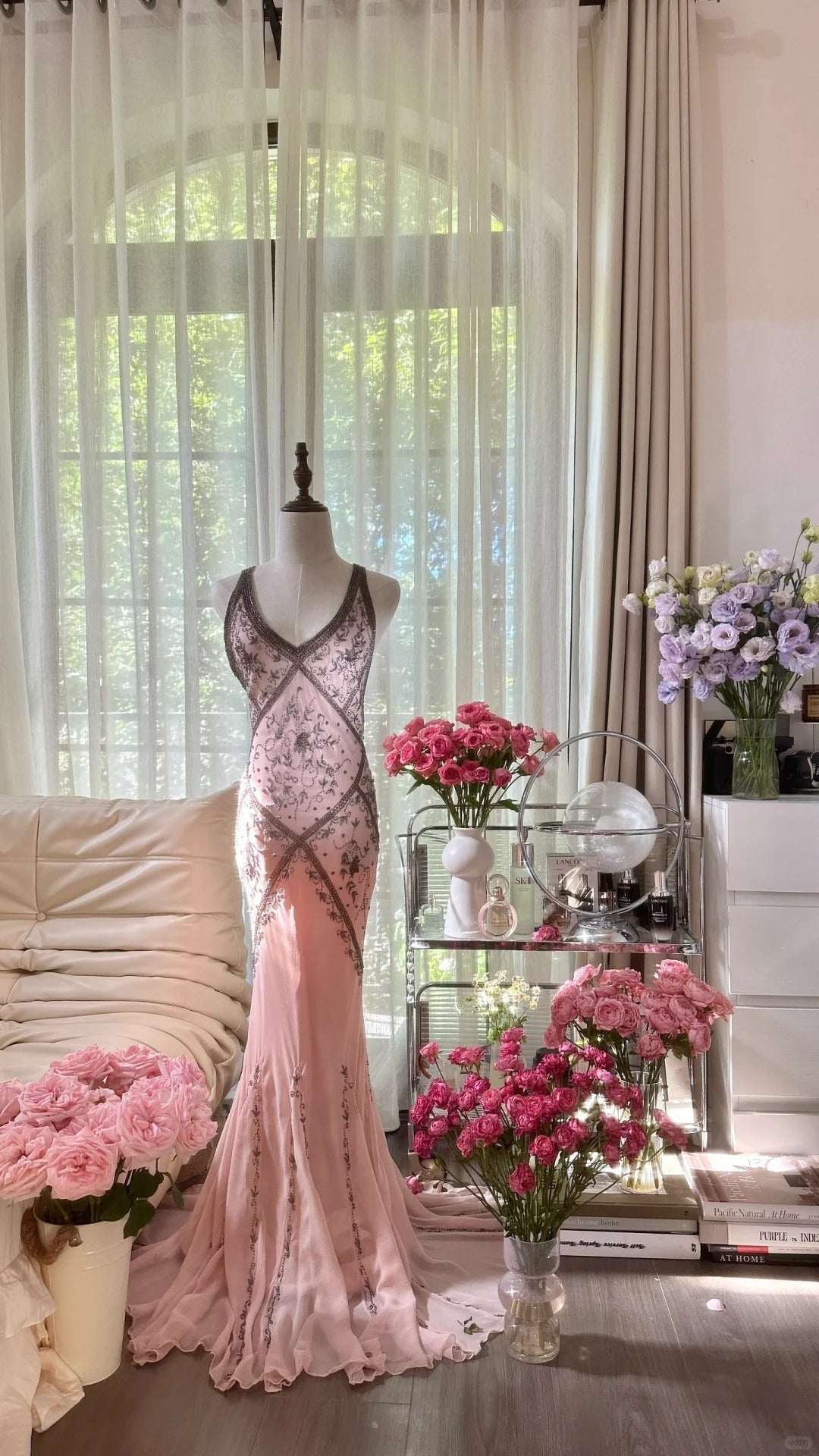 Retro Pink Halterneck V-neck Open Back Beaded Chiffon Long Prom Dress P3356