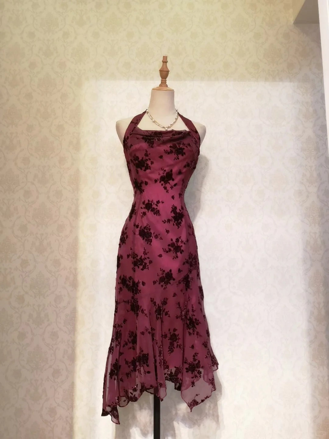 Vintage Chic Halter Neck Beaded Chiffon Prom Dress P3370