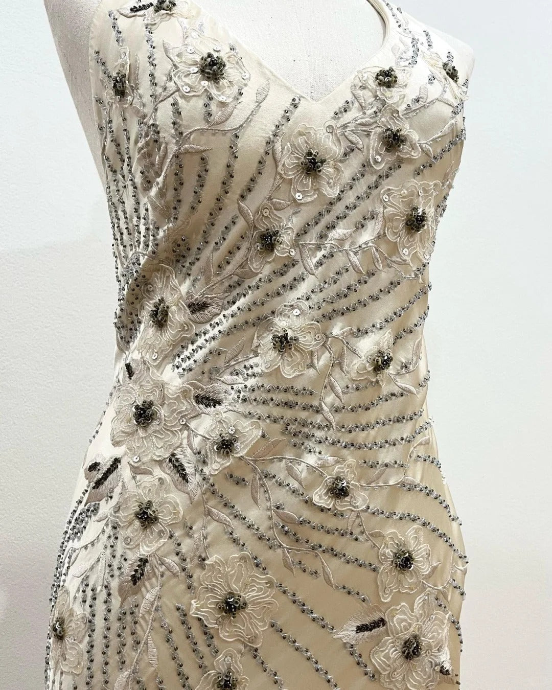 Vintage Elegant White Halter Backless Mermaid Satin Prom Dress P3389