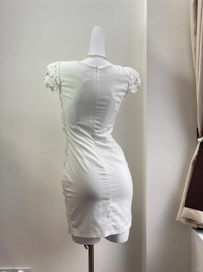 Elegant White Pearl Round Neck Lace Tight Hip 19th Birthday Homecoming Dress P3535