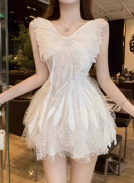 Design White Feather Splicing Polka Dot Princess Puffy Birthday Dress Homecoming Dress P3617