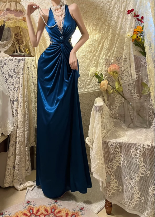 Vintage Blue Halter Neck V-Neck Beaded Satin Prom Dress P3754