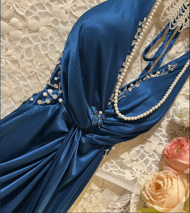 Vintage Blue Halter Neck V-Neck Beaded Satin Prom Dress P3754