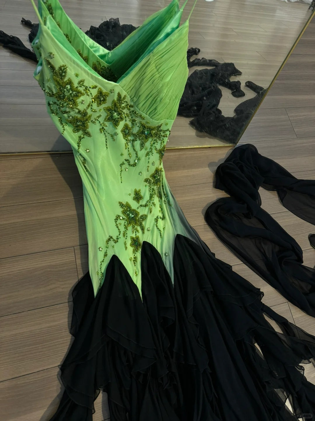 Vintage Green Beaded V Neck Jellyfish Skirt Long Prom Dress P3787