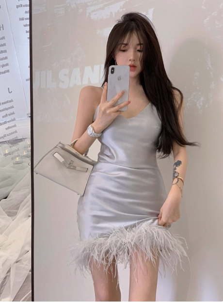 Sweet Strapless V-Neck Satin Feather 17th Birthday Homecoming Dress P3918