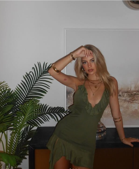 Sexy Low Cut Halter Neck Ruffled Mini Birthday Skirt Homecoming Dress P3924