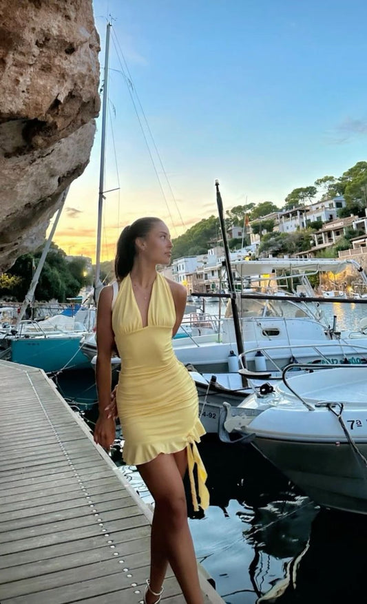 Simple And Elegant Yellow Halter Neck Open Back Slim Fit 19th Birthday Homecoming Dress P3953