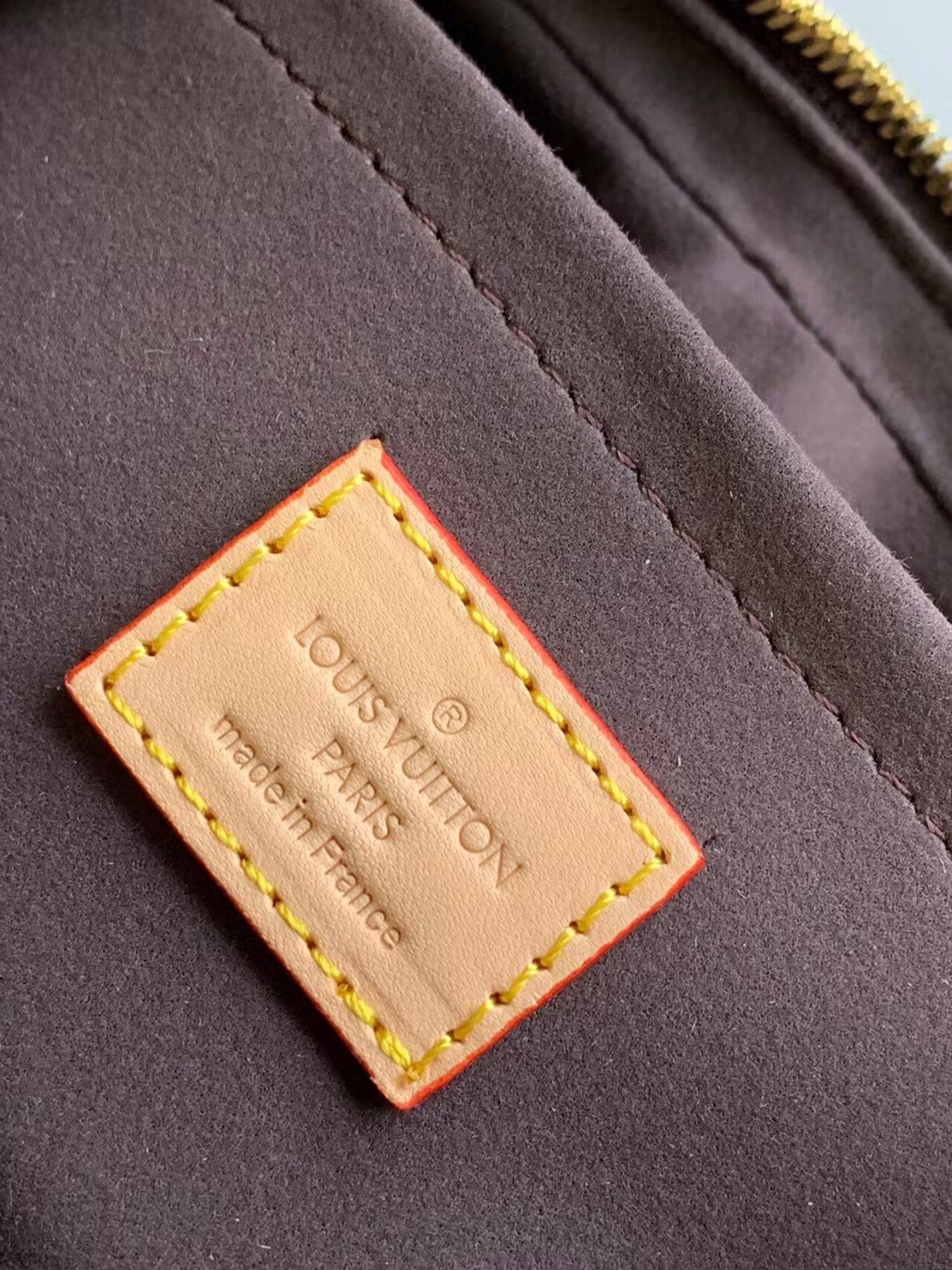 Louis Vuitton Croissant MM M46828