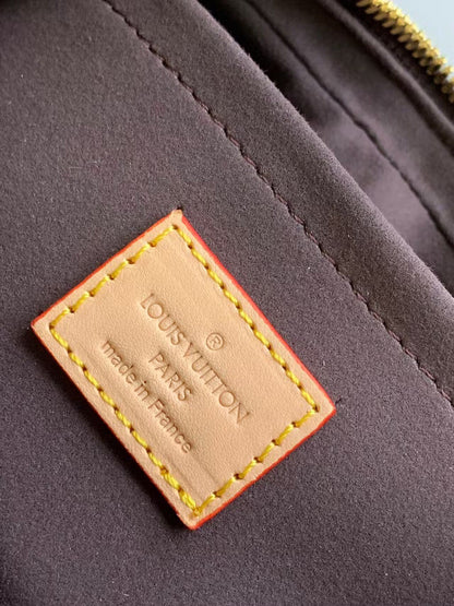 Louis Vuitton Croissant MM M46828