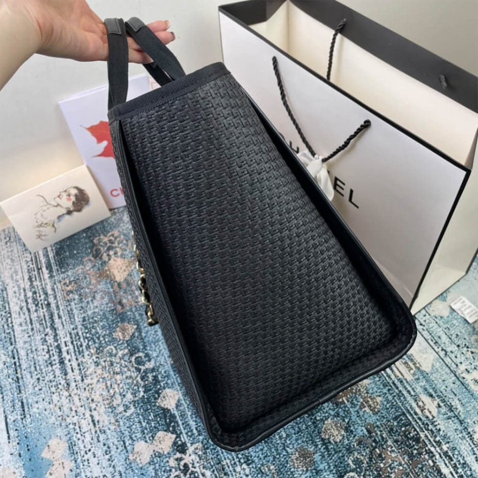 CHANEL Deauville Medium Tote