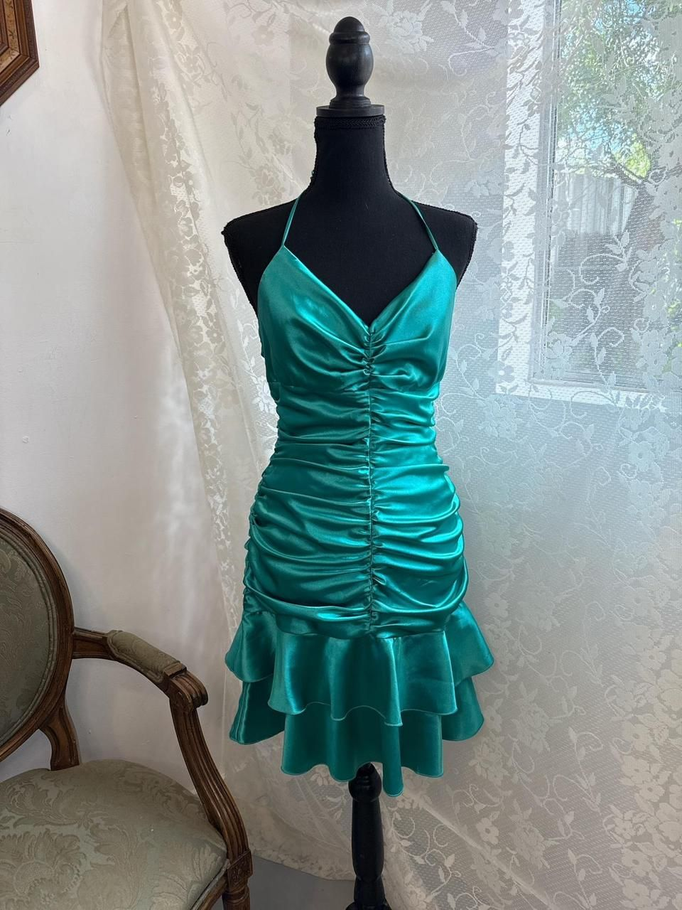 Classy Halter V Neck Green Satin Pleated Ruffles Birthday Outfits Formal Graduation Homecoming Dress S939