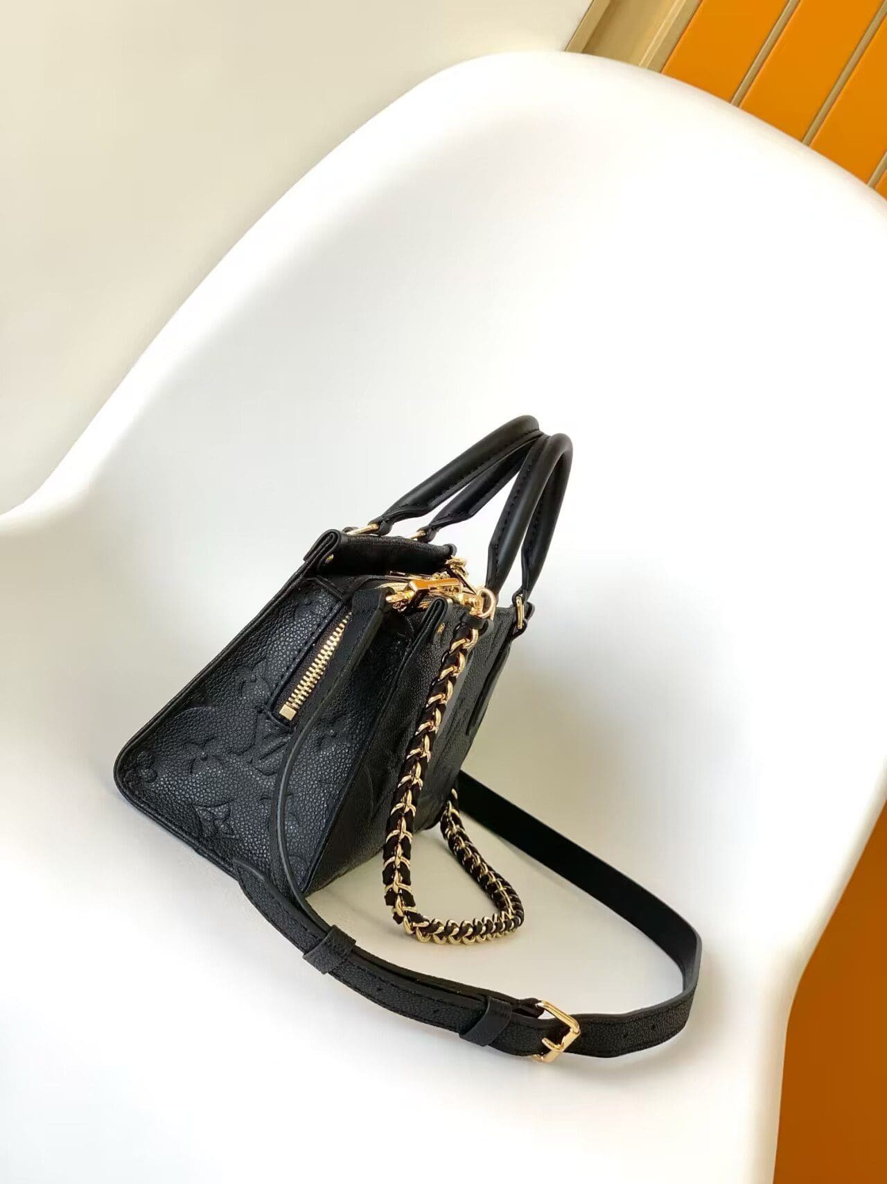 Louis Vuitton OnTheGo East West M23640