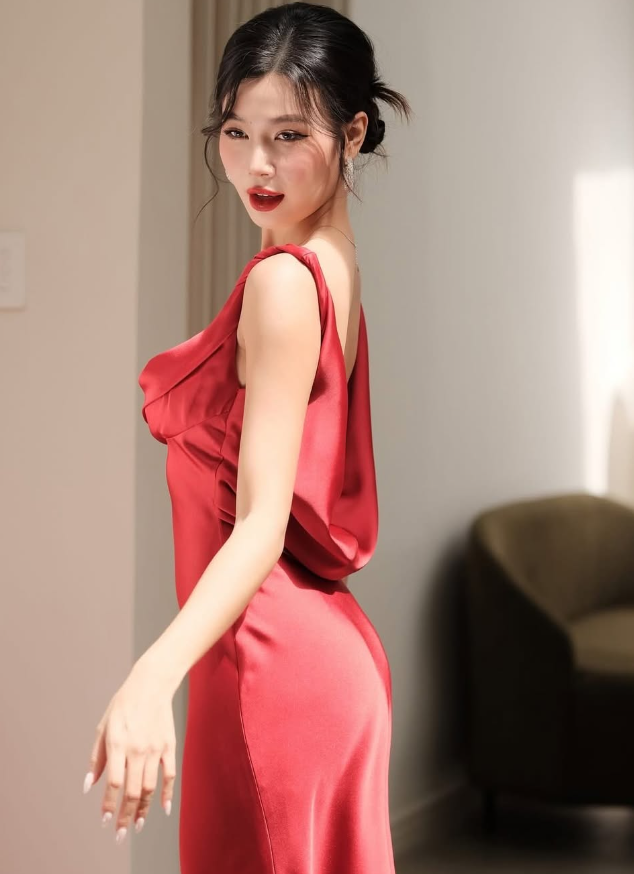 Elegant Sheath Strap Burgundy Satin Open Back Prom Dress Evening Dress SH2150