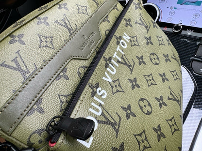 Louis Vuitton Trio Messenger M23783