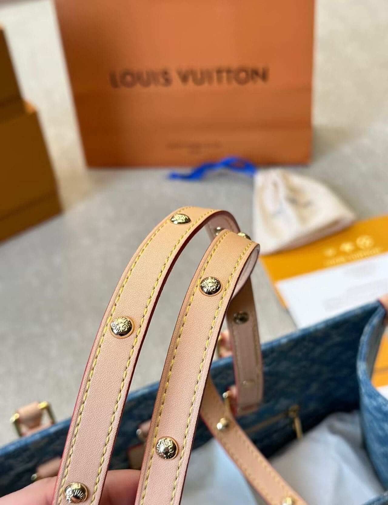 Louis Vuitton OnTheGo MM M46871
