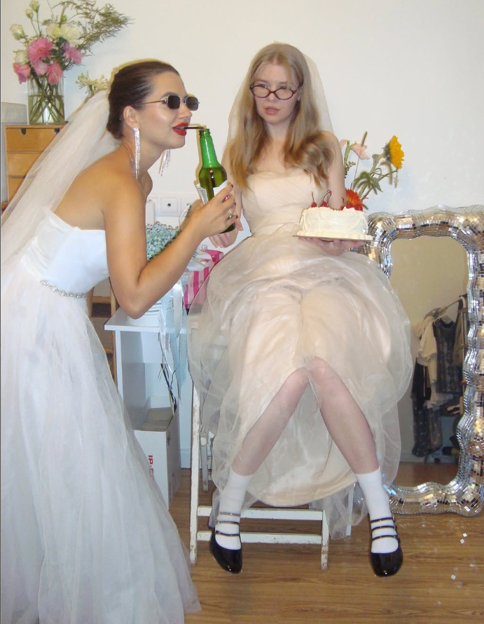 Simple Sweetheart Rhinestone Tulle Long Ball Gown Wedding Dress SH1864