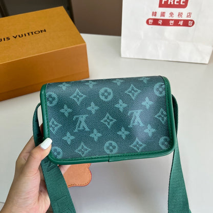 LOUIS VUITTON BOSPHORE WEARABLE WALLET GREEN 18CM M12637