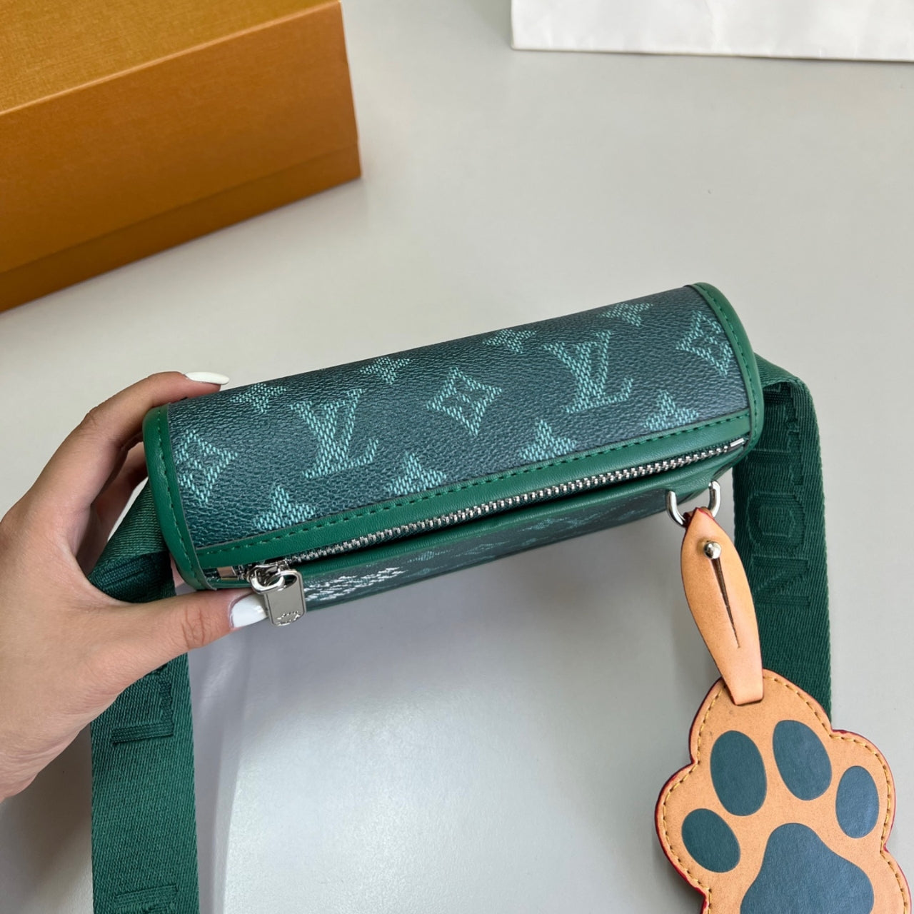 LOUIS VUITTON BOSPHORE WEARABLE WALLET GREEN 18CM M12637