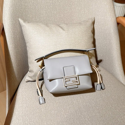 FENDI MAMMA BAGUETTE SMALL MATCHA GREEN 18CM 8BS105ABVEF1SK5