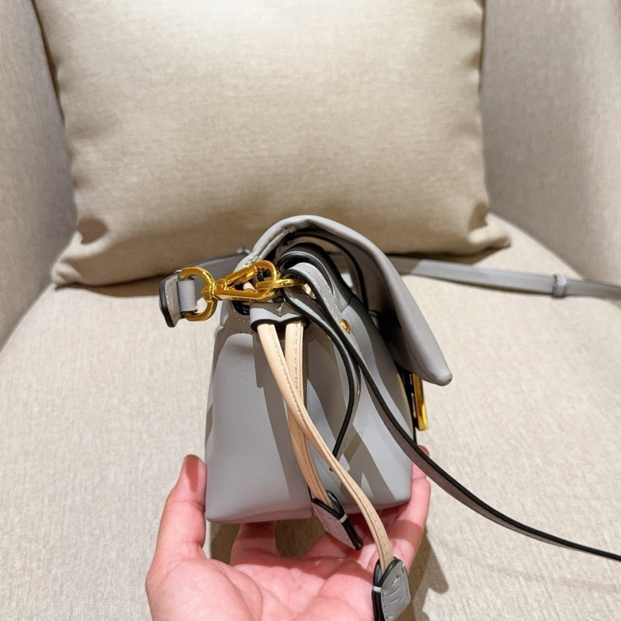 FENDI MAMMA BAGUETTE SMALL MATCHA GREEN 18CM 8BS105ABVEF1SK5