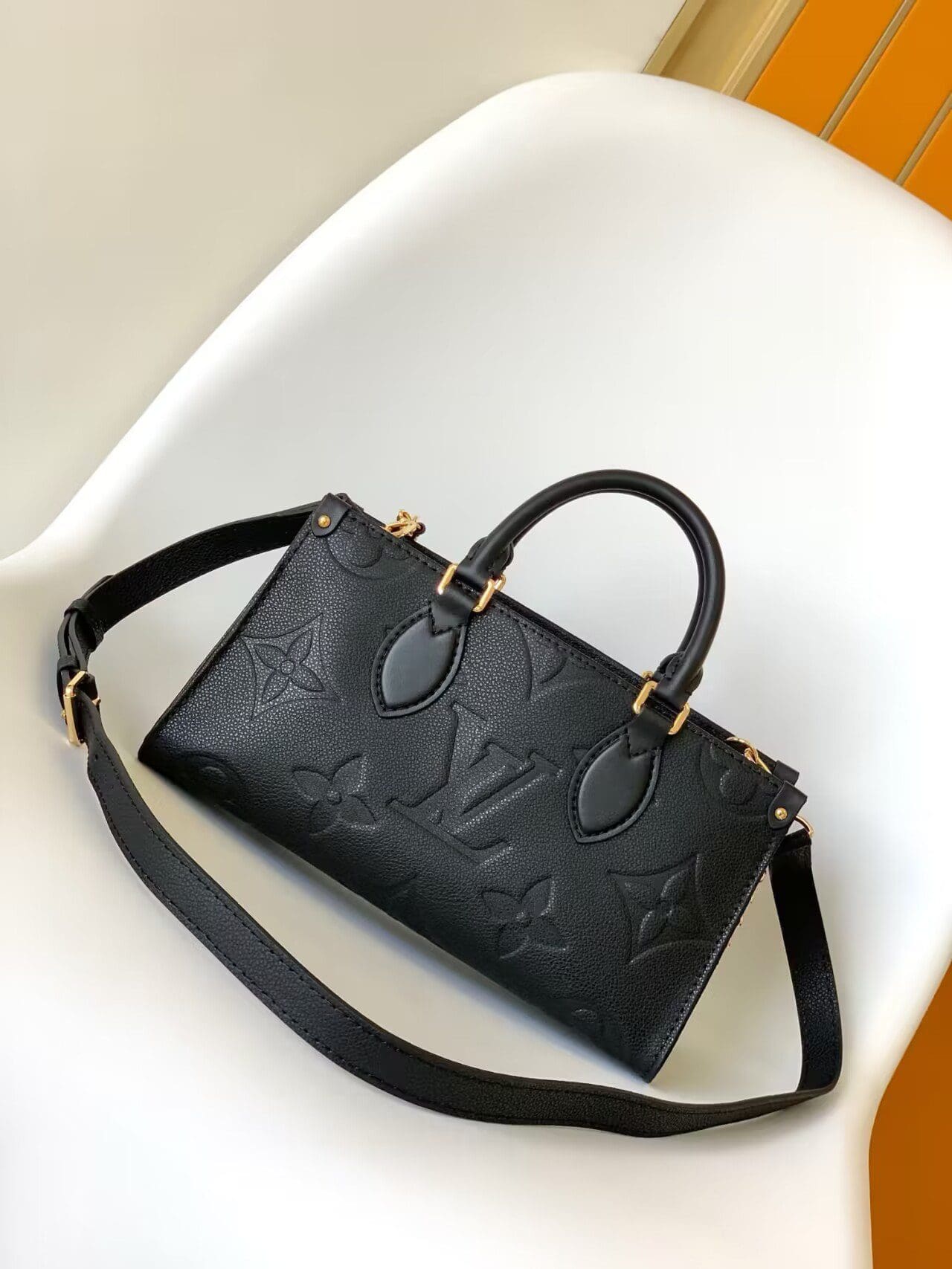 Louis Vuitton OnTheGo East West M23640
