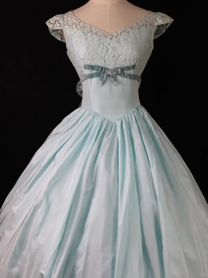 Vintage Ball Gown V Neck Lace Satin Prom Dress 16th Birthday Dress SH3861