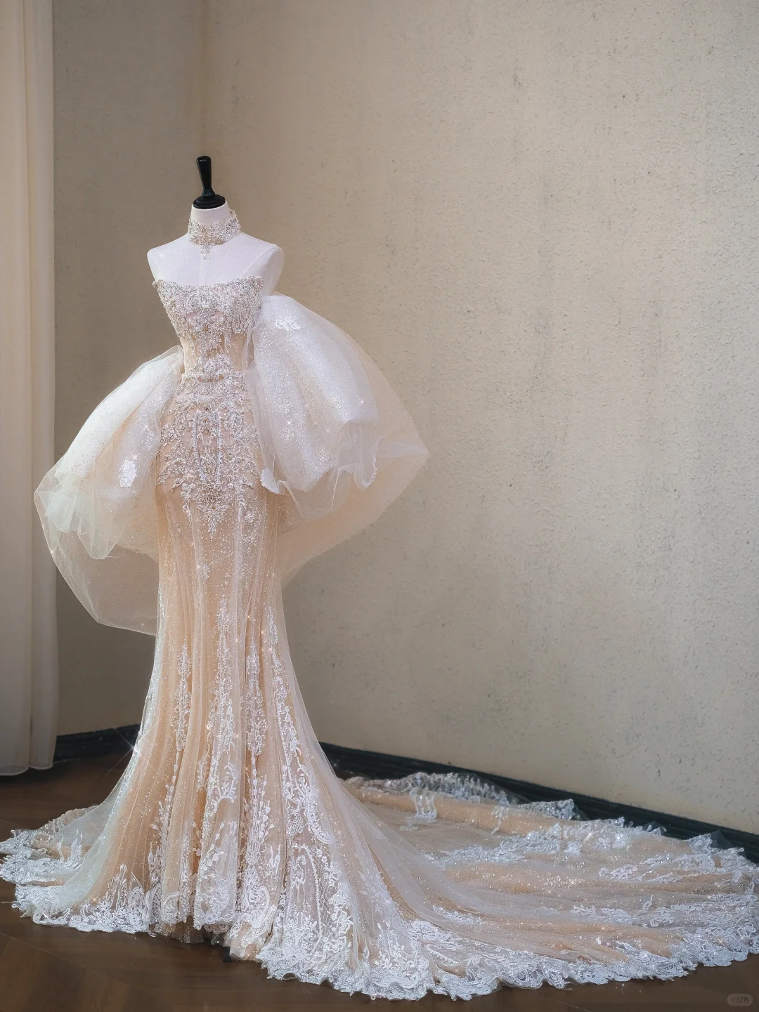 Classy Champagne Strapless Tulle Lace Appliques Mermaid Long Wedding Dress Bridal Dress S911