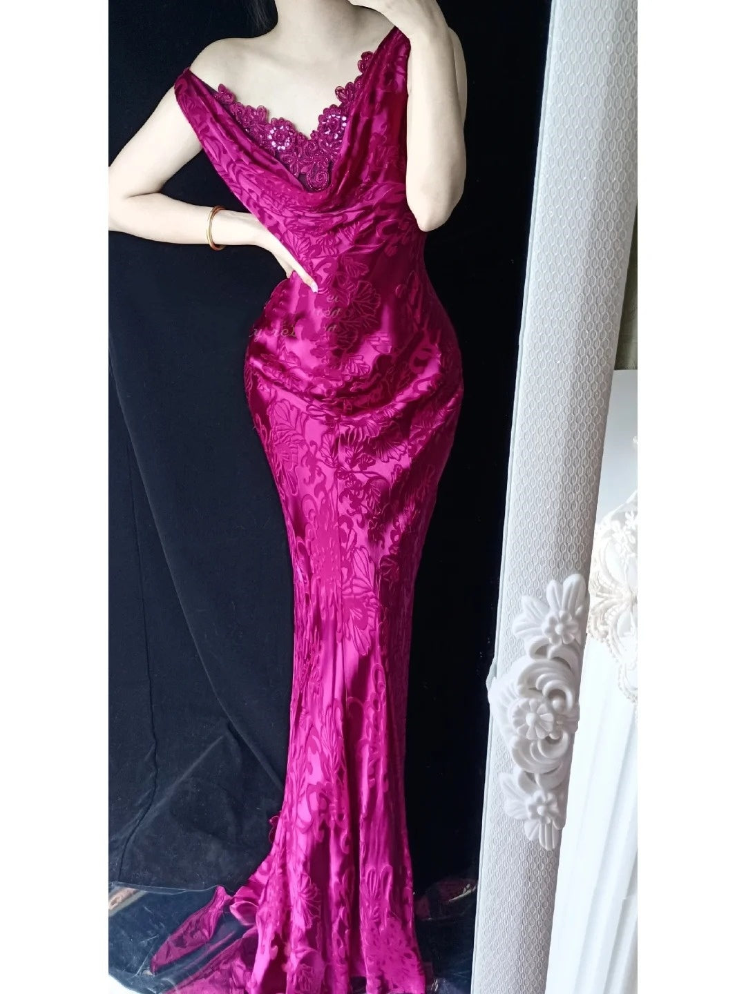 Dark Pink Vintage Floral Elegant Long Lace Neckline Satin Mermaid Fitted Ball Gown Evening Gown Party Dress gh4711