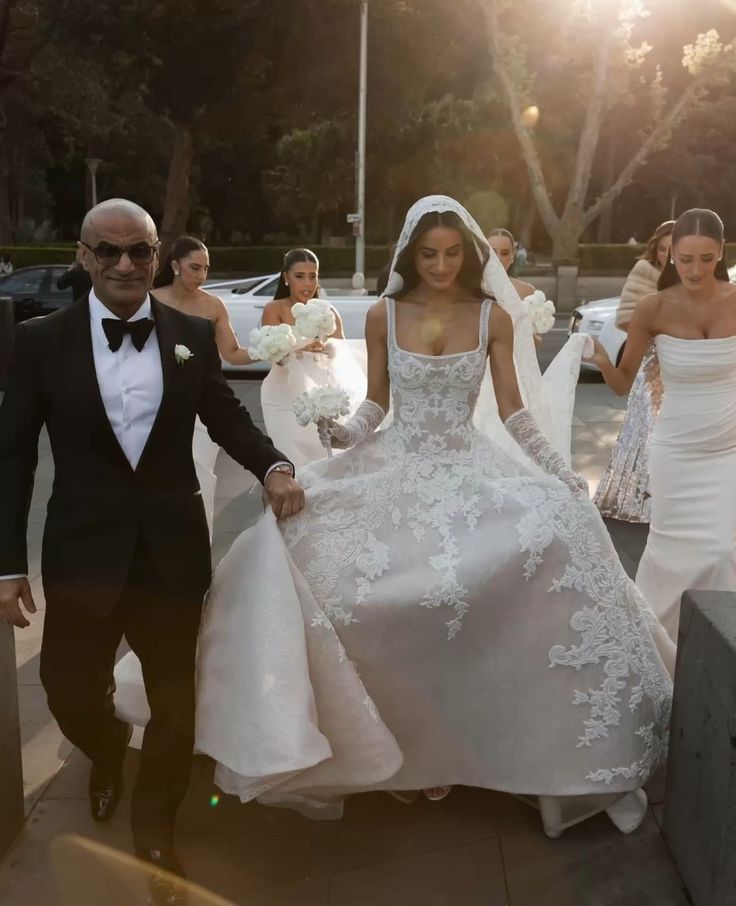 Rustic Wedding Dress Ball Gown Square Neck White Lace Tulle Long Wedding Dresses Summer Brides Dress Bridal Gowns W0143