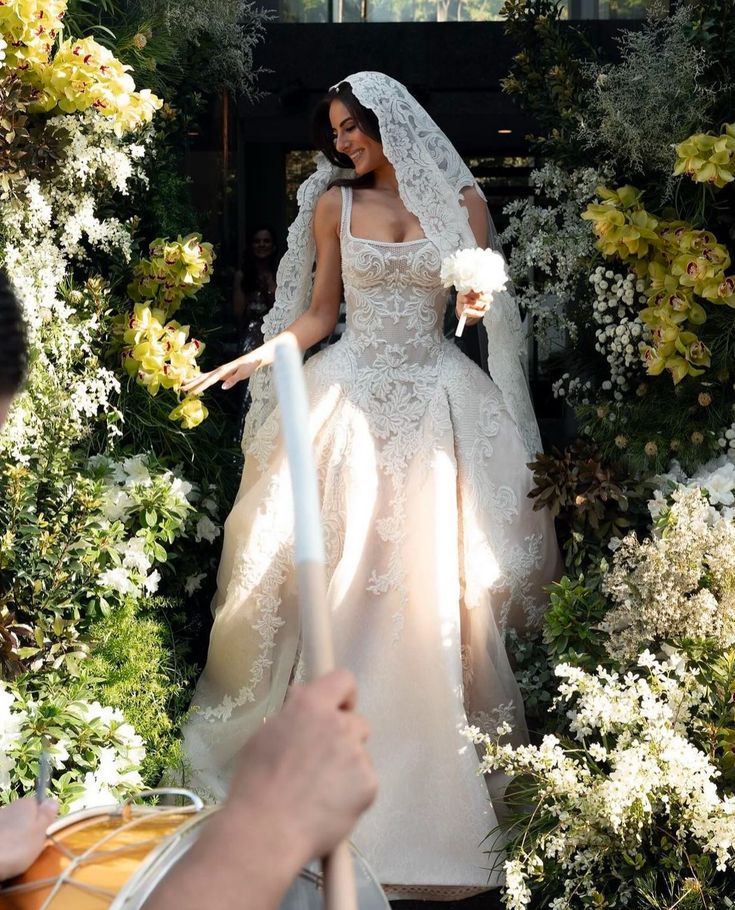 Rustic Wedding Dress Ball Gown Square Neck White Lace Tulle Long Wedding Dresses Summer Brides Dress Bridal Gowns W0102