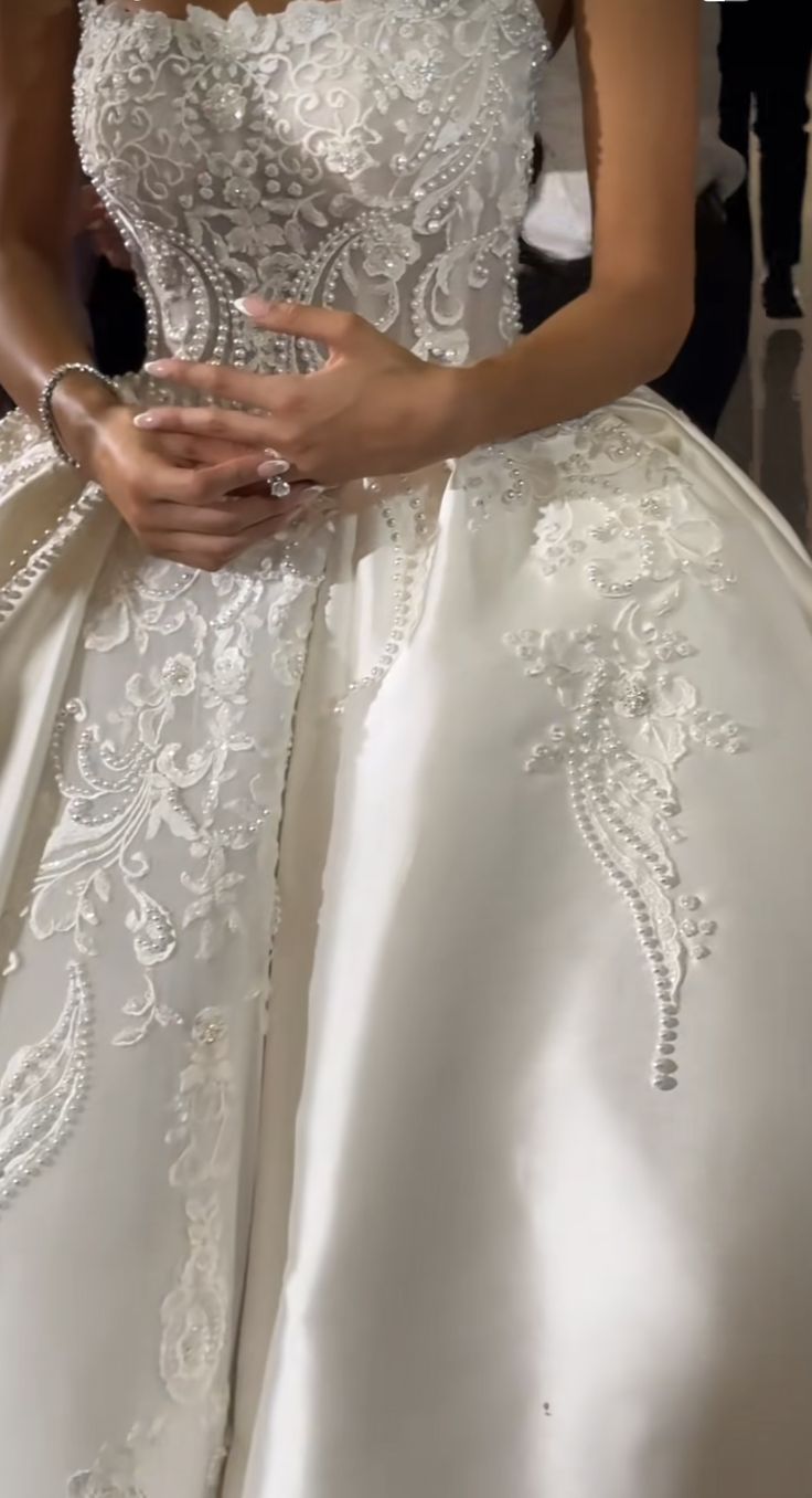 Modest Wedding Dress Ball Gown Strapless White Satin Long Wedding Dresses Brides Dress Bridal Gowns With Gloves W0105