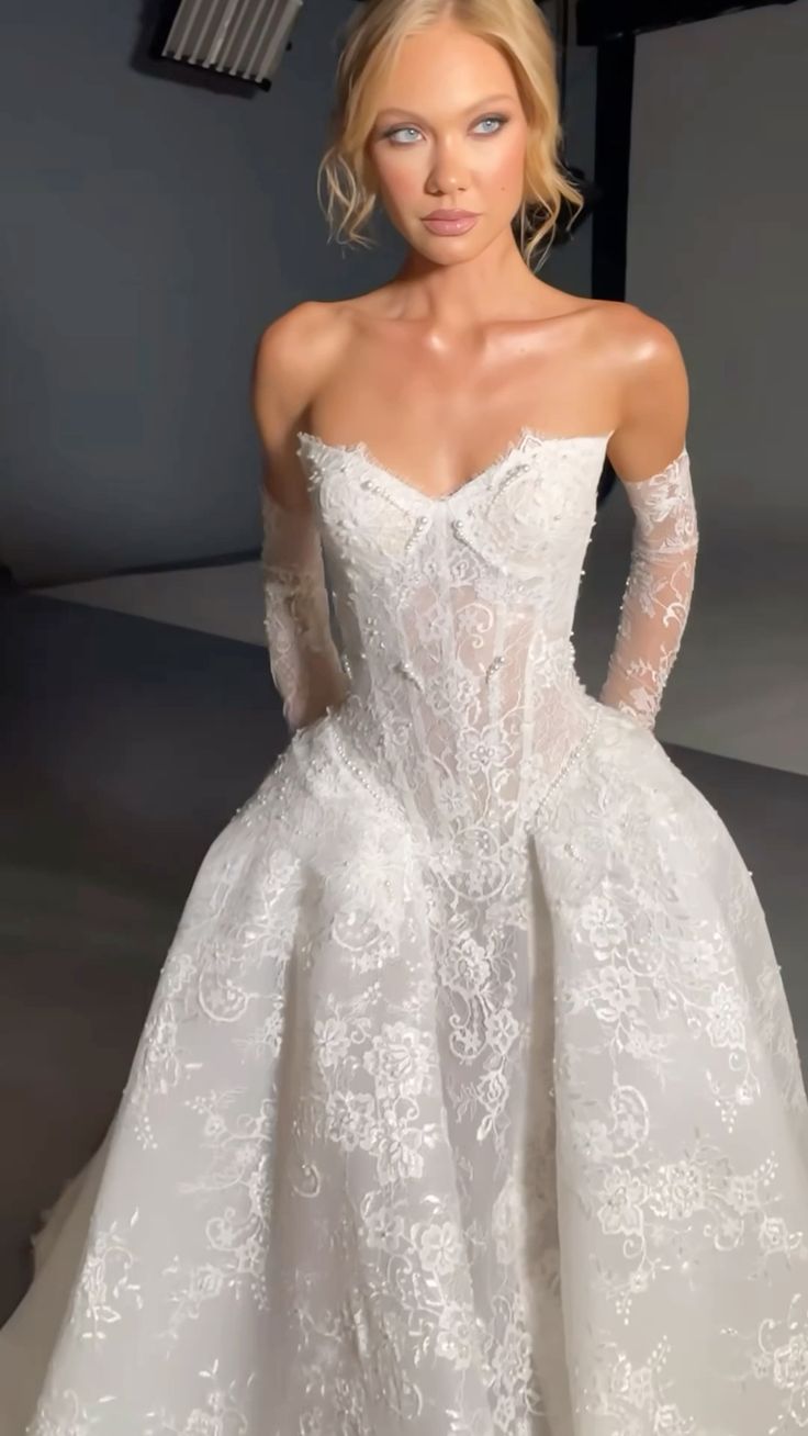 Modest Wedding Dress Ball Gown Sweetheart White Lace Long Wedding Dresses Brides Dress Bridal Gowns With Gloves W0107